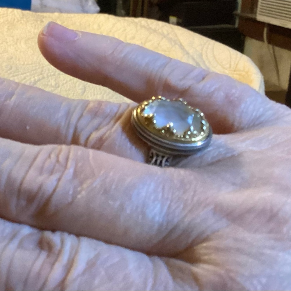 Elegant Gold and Silver Women's Ring - Picture 2 of 4